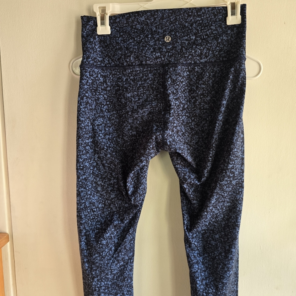 Lululemon Blue Patterned Cropped Leggings 8